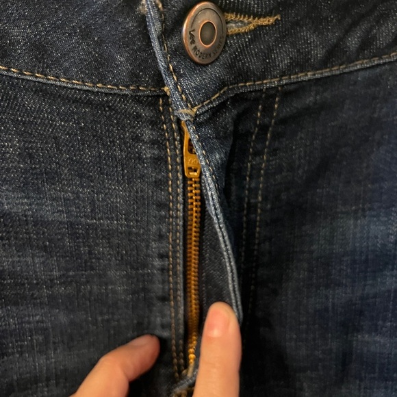 ‼️2/$20 SALE‼️Lee cropped women’s distressed jeans dark wash size 16, plus - Picture 4 of 5